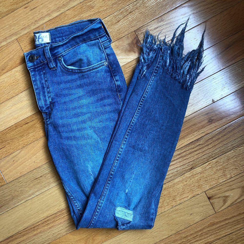 We The Free Distressed Jeans sz 26